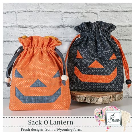 Pattern Image: Sack O' Lantern by Designer: Rana Heredia Drawstring Bag Pattern, Dulces Halloween, Halloween Sewing, Fall Sewing, Fall Festivities, Kids Candy, Trick Or Treat Bags, Project Bag, Bag Patterns To Sew