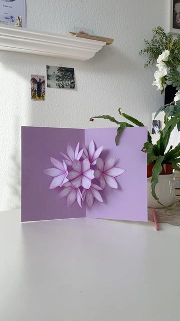 l e y l a ☽༓･*˚⁺‧͙ on Instagram: "Making a 3D flower card" 3d Flower Cards Diy, Diy 3d Flower Card, How To Make Paper Flowers Tiktok, Making A 3d Flower Card, How To Make A 3d Flower Card, Floral Pop Up Card, 3d Flower Card Pop Up, Pop Up Flower Cards Tutorials, Flower Pop Up Card Diy