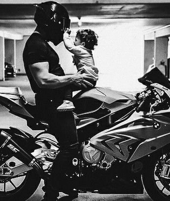 Dad Aesthetic, Biker Couple, Motorcycle Couple, Foto Kids, Motocross Love, Image Moto, Drømme Liv, Biker Aesthetic, Motorcycle Aesthetic