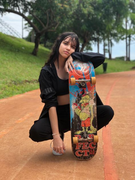 Pictures With Skateboards, Posing With Skateboard, Skateboard Reference Pose, Skater Girl Photoshoots, Photo With Skateboard, Skate Outfits Women, Holding Skateboard Pose, Skateboard Senior Pictures, Skater Pose Reference