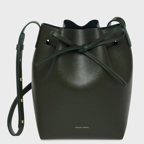 New color for Fall 2021. The iconic Mansur Gavriel Bucket Bag is crafted from high quality saffiano leather that is sourced from a family owned tannery in Italy. Scratch resistant leather makes this an easy, everyday bag. Mansur Gavriel Mini Bucket Bag, Mansur Gavriel Bucket Bag, Designer Cosmetic Bag, Marc Jacobs Handbag, Mini Bucket Bag, Italian Bags, Stylish Purse, Mini Bucket, Mini Bucket Bags