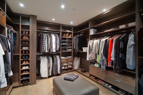 Walk in Closet for Men Masculine closet design 16 Man Home Decor, Contemporary Closet, Dressing Design, Amazing Closets, Walking Closet, Walk In Closet Design, Luxury Closets Design, Closet Remodel, Men Closet