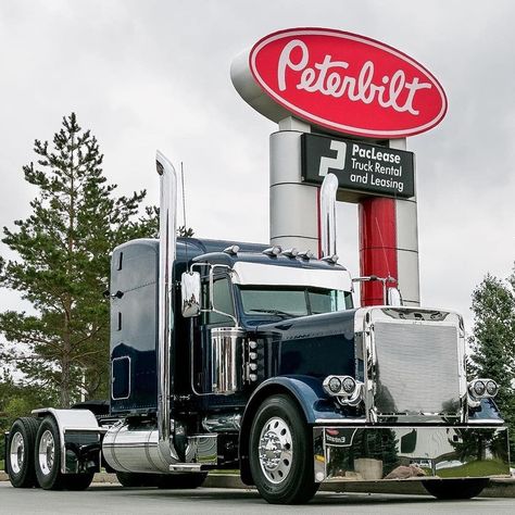 Peter Built Trucks, Semi Truck Parts, Diesel Pickup Trucks, Muscle Cars Mustang, Peterbilt 389, Custom Big Rigs, Trailer Truck, Peterbilt 379, Built Truck