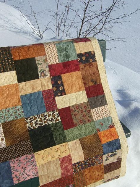 This is Donna's Flannel quilt and it is made up from all her flannel scraps. I love the colors and how cozy flannel quilts are, I could see... Flannel Quilt Patterns Free, Flannel Scraps, Flannel Quilt Patterns, Colchas Quilting, Flannel Quilts, Charm Quilt, Plaid Quilt, Scrap Quilt Patterns, Man Quilt