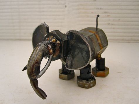 (2015-09) Robotelefant Metal Elephant, Elephant Sculpture, Metal Tree Wall Art, Metal Yard Art, Junk Art, Metal Art Welded, Metal Art Diy, Metal Art Sculpture, Metal Tree