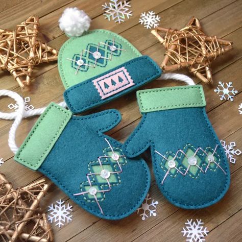 Sew Christmas Ornaments, Sewn Christmas Ornaments, Sew Christmas, Mini Stockings, Felt Crafts Christmas, Holiday 2022, Fabric Christmas Trees, Christmas Bunting, Christmas Tree Decorations Diy