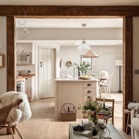 Cotswold Farmhouse, Cotswold Cottage Interior, Cotswold Cottage, Boutique Retreats, Modern Country Style, Country Retreat, Cottage Renovation, Cottage Interior, Country Interior