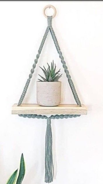 Suspension Diy, Minwax Stain Colors, Minwax Stain, Holiday Crafts Diy, Wall Hanging Shelves, Macrame Plant Hangers, Macrame Ideas, Macrame Art, Wood Stain