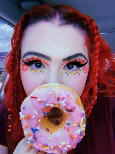 Ice Cream Eye Makeup, Cupcake Makeup Look, Donut Makeup Look, Dessert Makeup, Candy Theme Makeup, Whimsical Donut Fine Art, Instagram Ideas, Face Paint, Carnival Face Paint