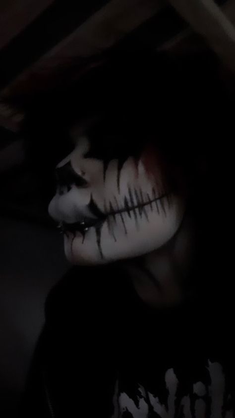 Male Corpse Paint, Corpse Makeup, Goth Makeup Looks, Grunge Photos, Goth Eye Makeup, Corpse Paint, Emo People, Punk Makeup, Short Grunge Hair