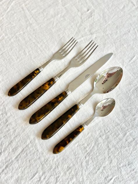 This stunning set of Tortoise flatware is ubiquitous with a frivolous yet sophisticated table. Made by Sabre in France - this look is available as a 5 pieces setting, or as a 20 pieces set. Butter spreaders available separately. Hand assembled - Stainless steel with resin handle. Dishwasher Safe. Dinner Knife | Dinner Fork | Salad Fork | Soup Spoon (not shown) | Teaspoon Please allow 2-4 weeks for delivery if item is not stocked at time of order. Aesthetic Silverware, Aesthetic Cutlery, Rustic Flatware, New York Bedroom, Sophisticated Interior, Oneida Flatware, Silverplate Flatware, Unique Flatware Bed Bath & Beyond, Butter Spreader