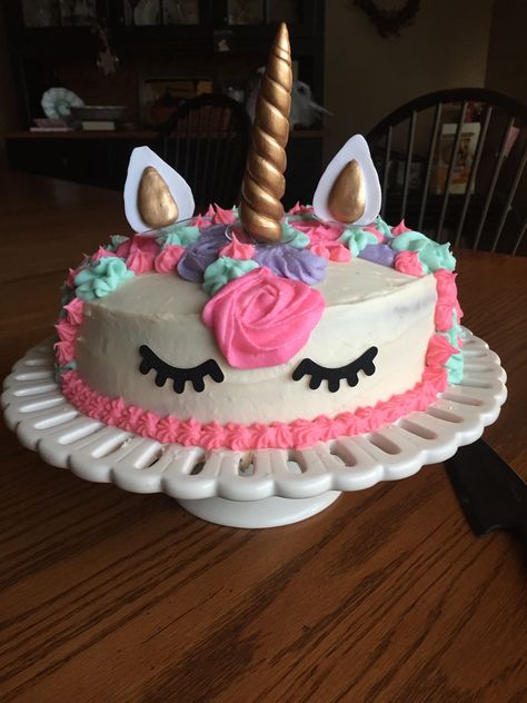 Unicorn cake, 2 layers, 9 inch round. Buttercream frosting. Horn, ears, and eyes were a kit on amazon. Unicorn Cake, Buttercream Frosting, 7th Birthday, Birthday Cakes, Kid Stuff, Birthday Ideas, Baking Recipes, Butter Cream, Frosting