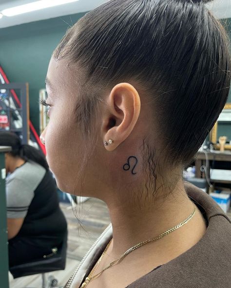 Tattoos Behind Ear, Behind Ear Tattoos, Rib Tattoos For Women, Phrase Tattoos, Meaningful Tattoo Quotes, Cute Hand Tattoos, Black Girls With Tattoos, Tasteful Tattoos, Pretty Tattoos For Women