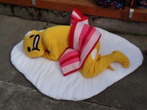 What to wear this Halloween: Last-minute costume inspiration Gudetama Costume, Chicken Costumes, Amazing Halloween Costumes, Costume Armour, Kawaii Pastel Goth, Last Minute Costumes, Asian Tattoos, Costume Diy, Cute Costumes