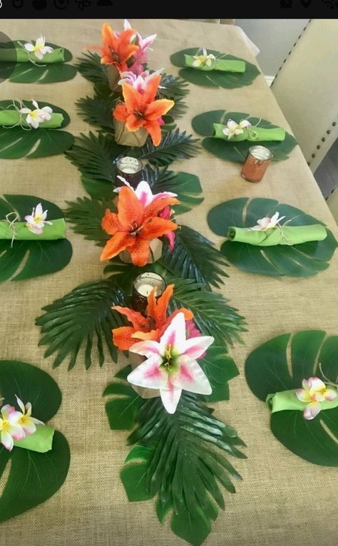 Luau Decoration Ideas, Tropical Table Decorations, Luau Table Decorations, Luau Centerpieces, Tablecloths Wedding, Moana Theme Birthday, Hawaiian Party Theme, Tropical Birthday Party, Luau Party Decorations