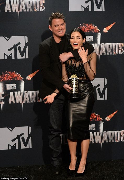 Winning celebration: Channing Tatum celebrated his MTV Movie Award win by putting wife Jenna Dewan-Tatum in a headlock Changing Tatum, Tatum Channing, Red Carpet Couples, Jenna Lee, Pose For Pictures, Anna Kournikova, Mtv Awards, Happy Couples, Jenna Dewan