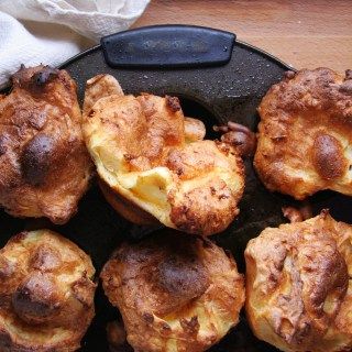 Yorkshire Puddings with Easy Mushroom & Red Onion Gravy Oatmeal Sandwich Cookies, Red Onion Gravy, Yorkshire Puddings, Onion Gravy, Fried Foods, Yorkshire Pudding, Sparkling Lights, What Do You Mean, Sandwich Cookies