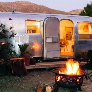 10 Awesome RV Living Ideas - camperlife Airstream Sport, Airstream Living, Airstream Bambi, Chuck Box, Airstream Remodel, Airstream Interior, Airstream Renovation, Trailer Decor, Trailer Interior