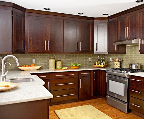 These homeowners let their love of nature shine in this kitchen. Wood Kitchen Cabinets Green Backsplash, Kitchen Cabinets Green, Cherry Wood Kitchen, Cherry Wood Kitchen Cabinets, Popular Kitchen Colors, Kitchen Color Trends, Cherry Wood Cabinets, Espresso Kitchen Cabinets, Green Backsplash