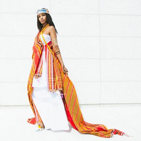 Traditional Somali beauty, Ifrah Hussein Somali Vintage, Fashion Traditional Dresses, Somali Traditional Dress, Somali Traditional, Somali Clothes, Somali Beauty, Somali Culture, African Traditional Wear, Hebrew Israelite