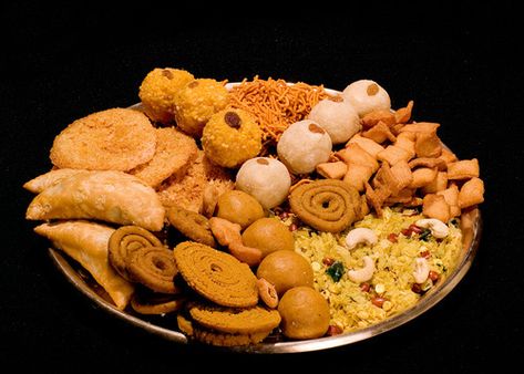 Tea Knowledge, Diwali Faral, Sweets Images, Diwali Snacks, Breakfast Specials, Diwali Sweets, Diwali Food, Diwali Images, Snack Gift