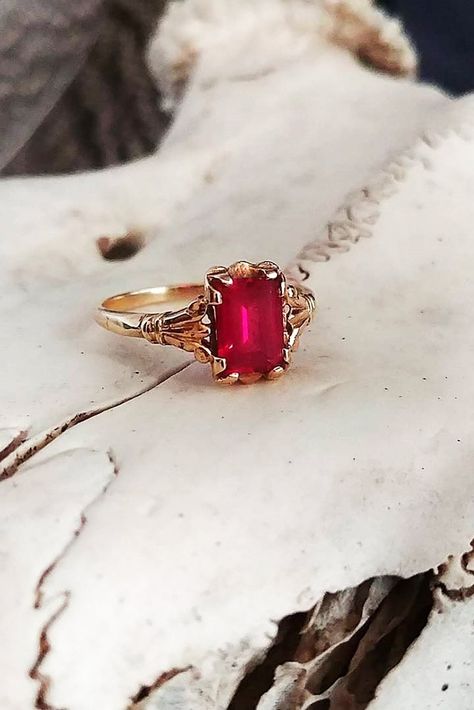 Ruby Engagement Rings That Are So Great As Your Heart ★ See more: https://ohsoperfectproposal.com/ruby-engagement-rings/ #engagementring #proposal Emerald Cut Ruby Ring, Ruby Rings Women, Vintage Ruby Rings, Ruby Engagement Rings, Ruby Ring Designs, Vintage Ruby Ring, Celtic Triquetra, Ruby Wedding Rings, Heart Engagement