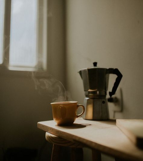 Moka Pot Aesthetic, Moka Pot Coffee, Leg Shaking, Coffee Board, Coffee Obsession, Moka Pot, Coffee Photos, Coffee Staining, Coffee And Books