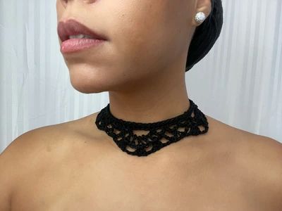 Crochet Choker Necklace Pattern: Victorian Dream Choker - Easy and Stunning [+ Free Video Tutorial] | Littlejohn's Yarn Crochet Choker Pattern, Choker Diy, Choker Patterns, Crochet Choker, Diy Choker, Crochet Men, Crochet Beret, Baby Sweater Patterns, Crochet Wedding