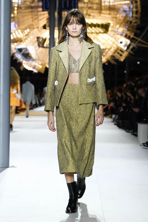 Louis Vuitton Fall 2024 Ready-to-Wear Runway, Fashion Show & Collection Review [PHOTOS] Paris Fashion Week 2024, Women's Runway Fashion, Show Collection, Fall 24, Louis Vuitton Fashion, March 2024, Fashion Show Collection, Fall 2024, Business Fashion