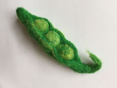 Felt Mushroom, Felt Name, Needle Felting Diy, Felt Crafts Diy, Peas In A Pod, Pea Pods, Dog Sculpture, Childrens Crafts, Crafty Craft