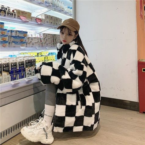 Black and white checkerboard jacket female pattern stand-up collar 2021 winter thickened zipper fashion retro Korean hot sale Harajuku Fashion Men, 2000s Sweater, Grunge Egirl, Fire Hoodie, Plush Jacket, Zipper Fashion, Bandeau Tops, Zippers Fashion, Y2k Era