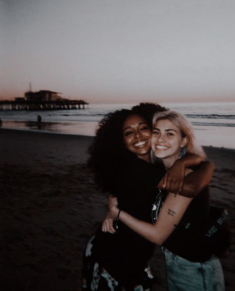 Mixed And White Best Friends, White And Black Girlfriends, Interracial Wlw Aesthetic, Biracial Friends, Interacial Friends, Interracial Friends Aesthetic, Interracial Best Friends, Interracial Wlw, Wlw Black And White