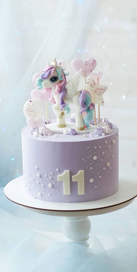 Cake Design Ideas Birthday, Small Unicorn Cake, Simple Unicorn Cake Design, Pony Cake Birthday, My Little Pony Cake Ideas, Cake Design Trends, Trending Cake Designs, Birthday Butterfly Cake, Girly Birthday Cake