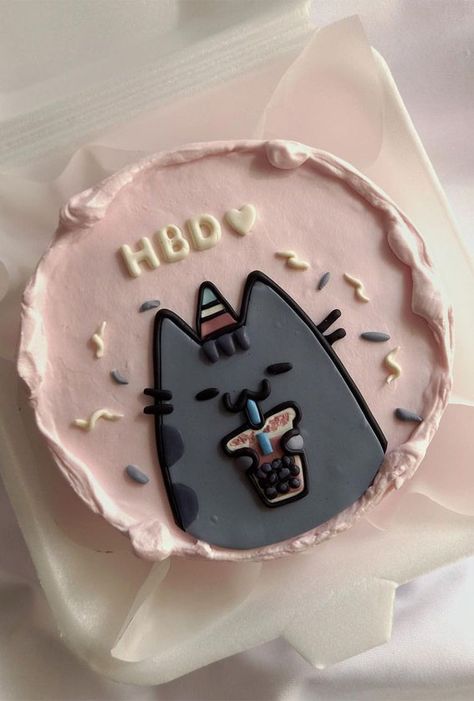 Simple Cute Cakes Birthdays, Cute Small Birthday Cakes For Women, Cute Aesthetic Birthday Cakes, New Birthday Cake Trends 2023, Small Cute Cakes For Birthday, Simple Birthday Cake Aesthetic, Trendy Birthday Cakes 2023, Kitty Cat Birthday Cake Ideas, Cute Small Cake Aesthetic