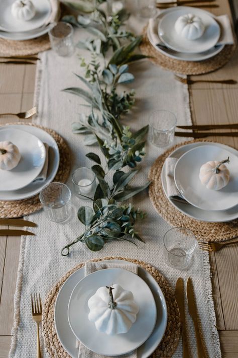 Thanksgiving Tablescape Decor — Lindsey Wagner Photography Fall Wooden Table Decor, Thanksgiving Table Simple Decor, Gray And White Thanksgiving Tablescapes, Thanksgiving Table Linen Ideas, Thanksgiving Tablescape Round Table, Dinner Place Settings Casual, Jenni Kayne Thanksgiving, Thanksgiving Table Settings Aesthetic, Thanksgiving Day Table Settings