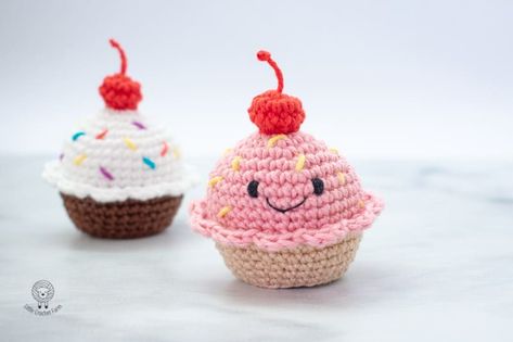 Mini Cupcake crochet pattern Cupcake Crochet Pattern, Cupcake Crochet, Cupcake Dolls, Crochet Cupcake, Mini Cupcake, Doll Diy, Different Textures, Craft Fair, Printable Patterns