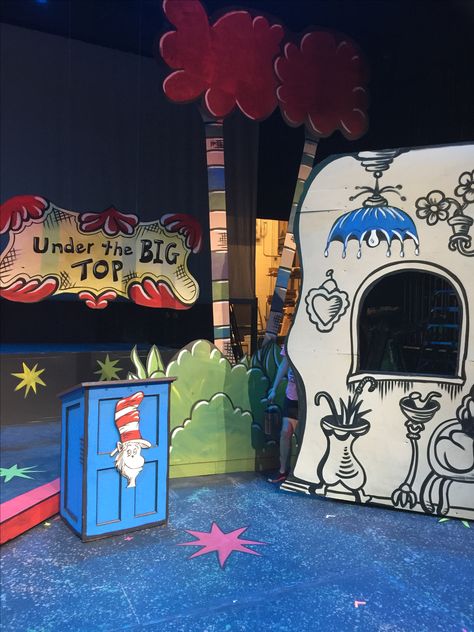 Set Theatre, Seussical Costumes, Rosé Stage, Stage Art, Theatre Art, Set Design Theatre, Drama Club, Backdrop Ideas, Set Designs