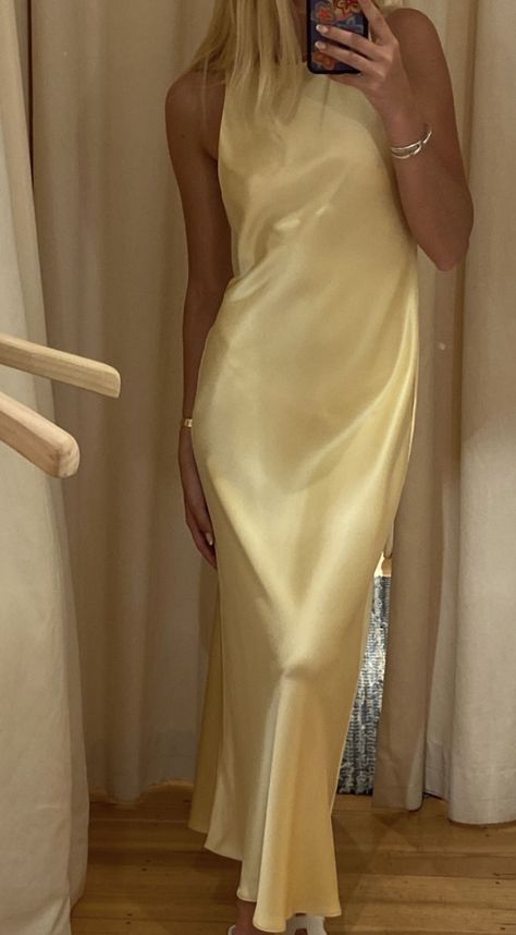 Baby Yellow Bridesmaid Dresses, Yellow Silk Dress Outfit, Trendy Formal Dresses, Formal Dresses Ideas, Backless Silk Dress, Silk Yellow Dress, Sleeveless Prom Dress, Mermaid Prom Dresses Lace, Velvet Prom Dress