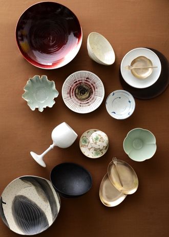 Korean ceramics Korean Tableware, Korean Cookbook, Korean Ceramics, Korean Pottery, Korean Movies, Flat Ideas, Serving Table, Korean Entertainment, Korean Dramas