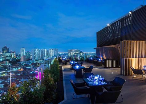 Sky Bar Bangkok, London Rooftop, Rooftop Restaurants, Sky Lounge, Central Plaza, Street Mall, Sky Bar, Movin On, Rooftop Bars