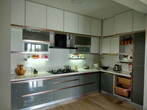 Kitchen Trolley Colour Combination, Kitchen Trolly Ideas, Kitchen Trolly, L Shaped Kitchen Interior, Latest Cupboard Designs, Modern Kitchen Renovation, Houses Interior, Villa Interior, Modern Cupboard Design