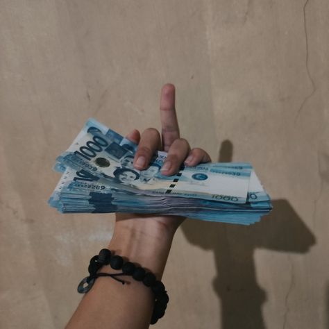 Money In Philippines, Money Philippines Pictures, Philippines Money Pictures, Philippines Money, Money Prank, Philippine Money, Money Philippines, Aesthetic Philippines, Filipino Guys