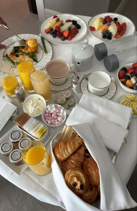 Rich Breakfast Aesthetic, Luxury Breakfast Table, Old Money Breakfast, Breakfast Table Aesthetic, Luxury Breakfast, France Cafe, Rich Breakfast, Table Aesthetic, Season Aesthetic