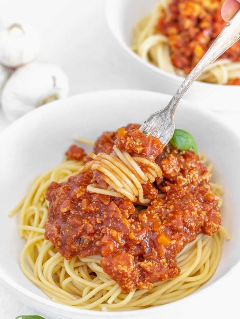 Tofu Spaghetti, Tofu Bolognese, Tofu Pasta, Tofu Recipes Easy, Vegetarian Spaghetti, Quick Pasta Dishes, Plant Based School, Vegan Bolognese, Pasta Varieties