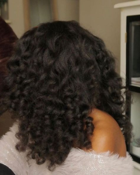 Ringlet Curls Black Women, 90s Wealthy Aesthetic, Long Hair Black Women, Black Women Natural Hair, Black Curls, Natural Curls Hairstyles, Long Natural Hair, Natural Hair Inspiration, Natural Hair Tips