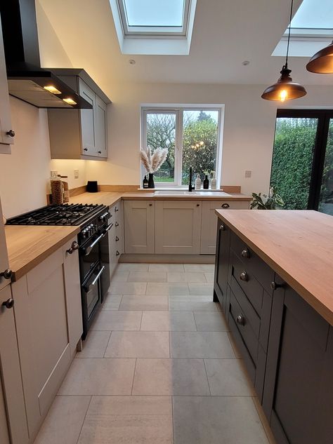 Kitchen Extension Layout, Kitchen Extension Open Plan, Single Storey Rear Extension, Small Open Plan Kitchens, Small House Extensions, Real Kitchens, Kitchen Extensions, Shaker Kitchens, Kitchen Diner Extension