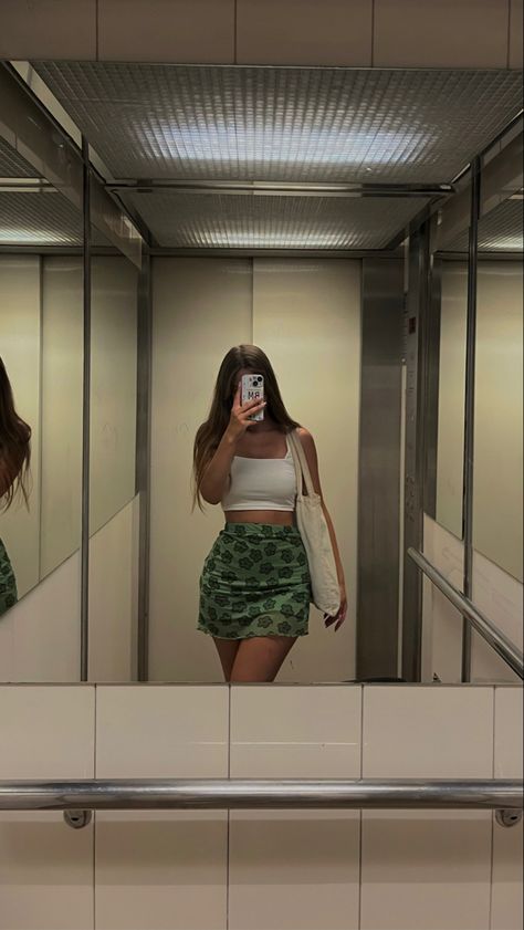 Green Skirt | Austria | Mirror Picture | Flower Skirt | Photo Idea | Story Inspo | Posing Idea Skirt Poses Photo Ideas, Skirt Mirror Selfie, Outfit Ideaa, Idea Story, Picture Flower, Mirror Picture, Mirror Selfie Poses, Flower Skirt, Mirror Photo