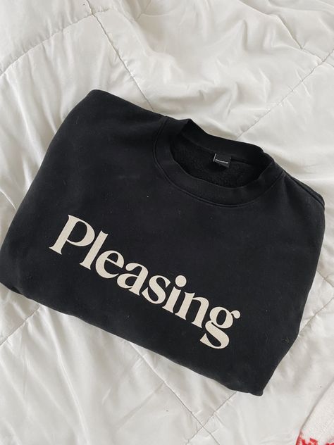 Pleasing Crewneck Harry Styles, Enjoying Life, Christmas Wishlist, Enjoy Life, Harry Styles, Crew Neck, T Shirts For Women, Sweatshirts, Christmas