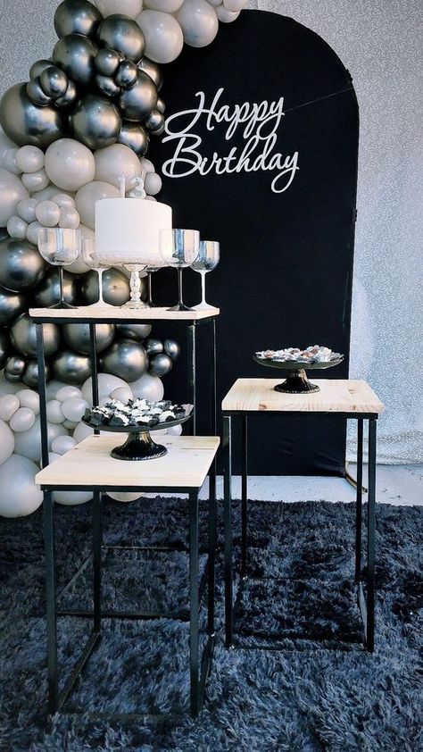 Black And White Theme Birthday Party, 18th Birthday Party Black And White, Black White Birthday Theme, 18th Party Decor, Black And White Birthday Party Ideas Decoration, Black Tie Party Ideas, Black Birthday Decoration Ideas, Black 18th Birthday Party Ideas, White And Black Birthday Decor