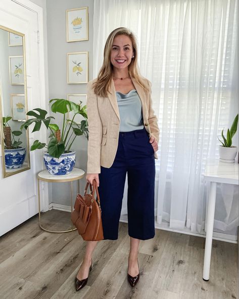 Wide Leg Cropped Pants Outfit, Cropped Pants Winter, Fall Work Outfit, Cropped Pants Outfit, Working Girl Style, Wide Leg Pants Jeans, Khaki Blazer, Wide Leg Crop Pants, Fall Outfits For Work